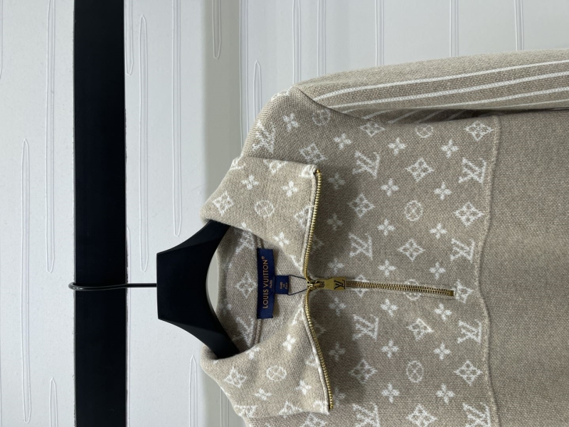 l0vis Vvtt0n sweaters